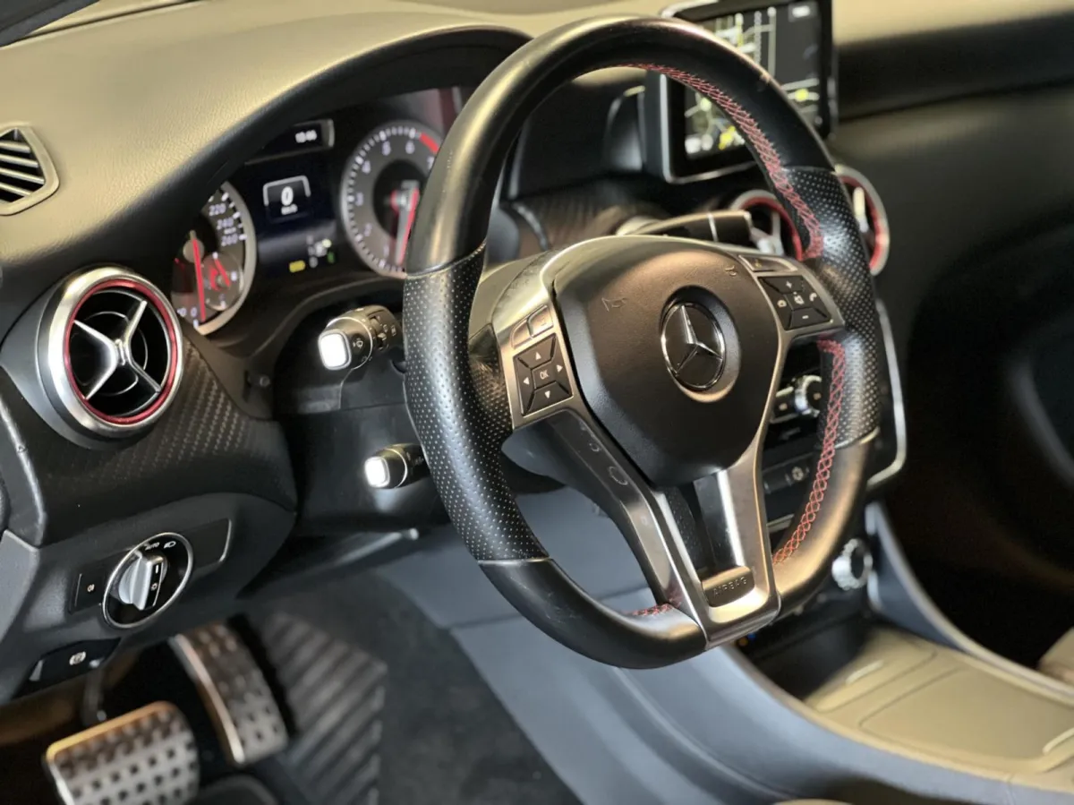200 Ambition AMG Night | Pano | Camera |
