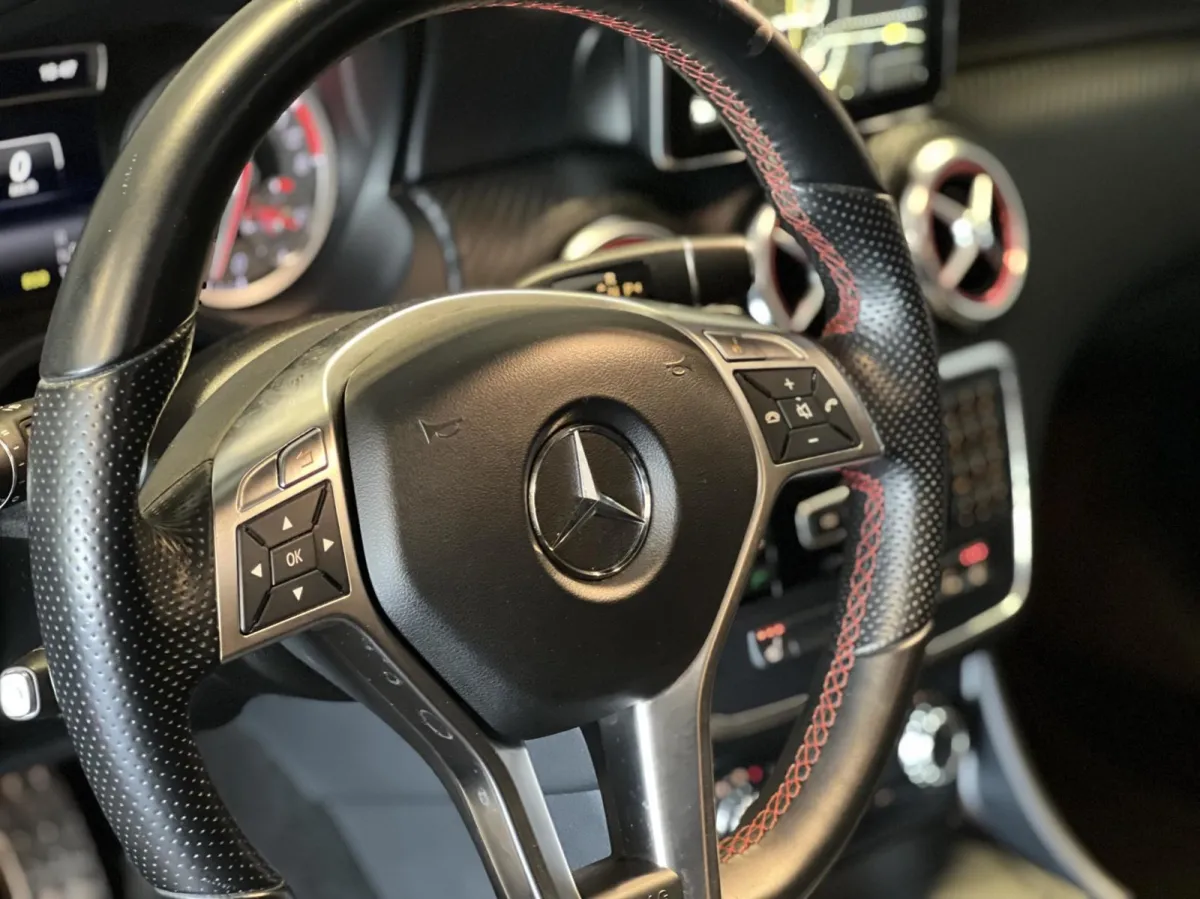 200 Ambition AMG Night | Pano | Camera |