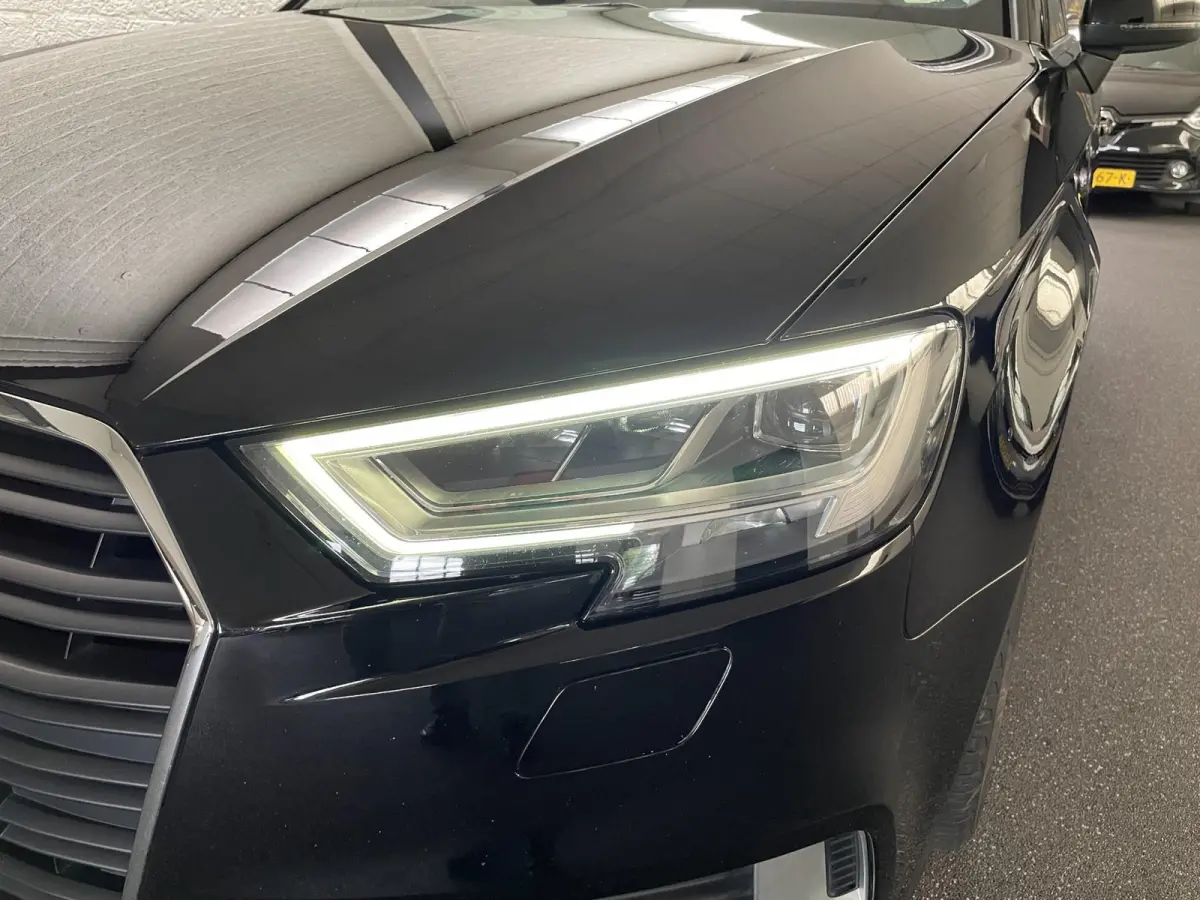 1.0 TFSI Sport Lease Edition LED VERL. NAVI 18"lm velgen