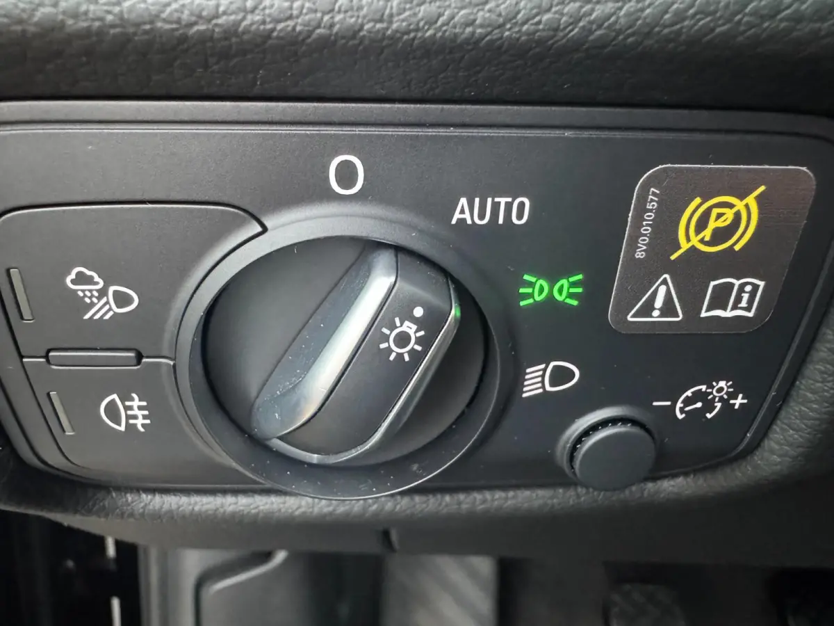 1.0 TFSI Sport Lease Edition LED VERL. NAVI 18"lm velgen