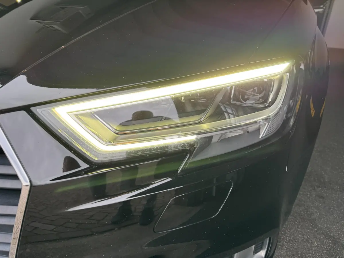 1.0 TFSI Sport Lease Edition LED VERL. NAVI 18"lm velgen