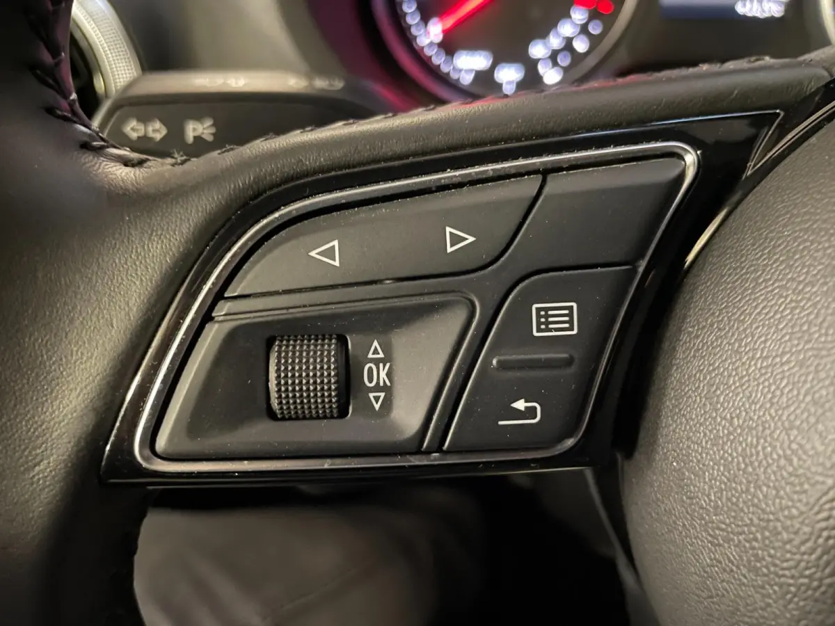 1.0 TFSI Sport Lease Edition LED VERL. NAVI 18"lm velgen