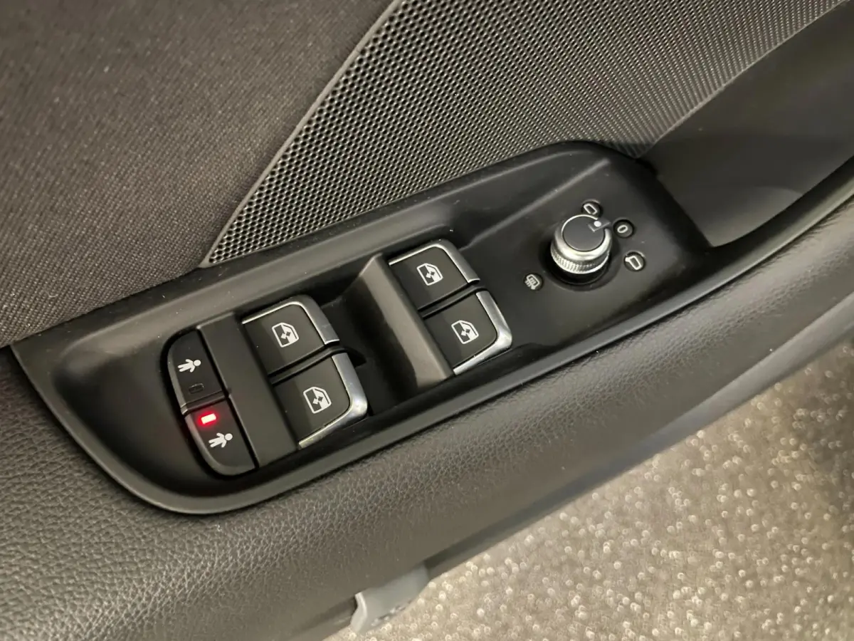 1.0 TFSI Sport Lease Edition LED VERL. NAVI 18"lm velgen