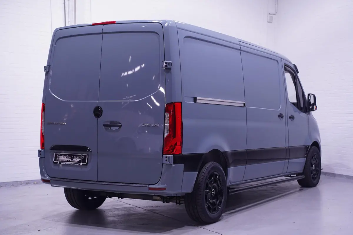 215 CDI 150 pk Black&Grey Edition L2H1 Airco, 18" LMV, Bumpers in Kleur, Zonneklep, Grille Zwart, 2-Zits