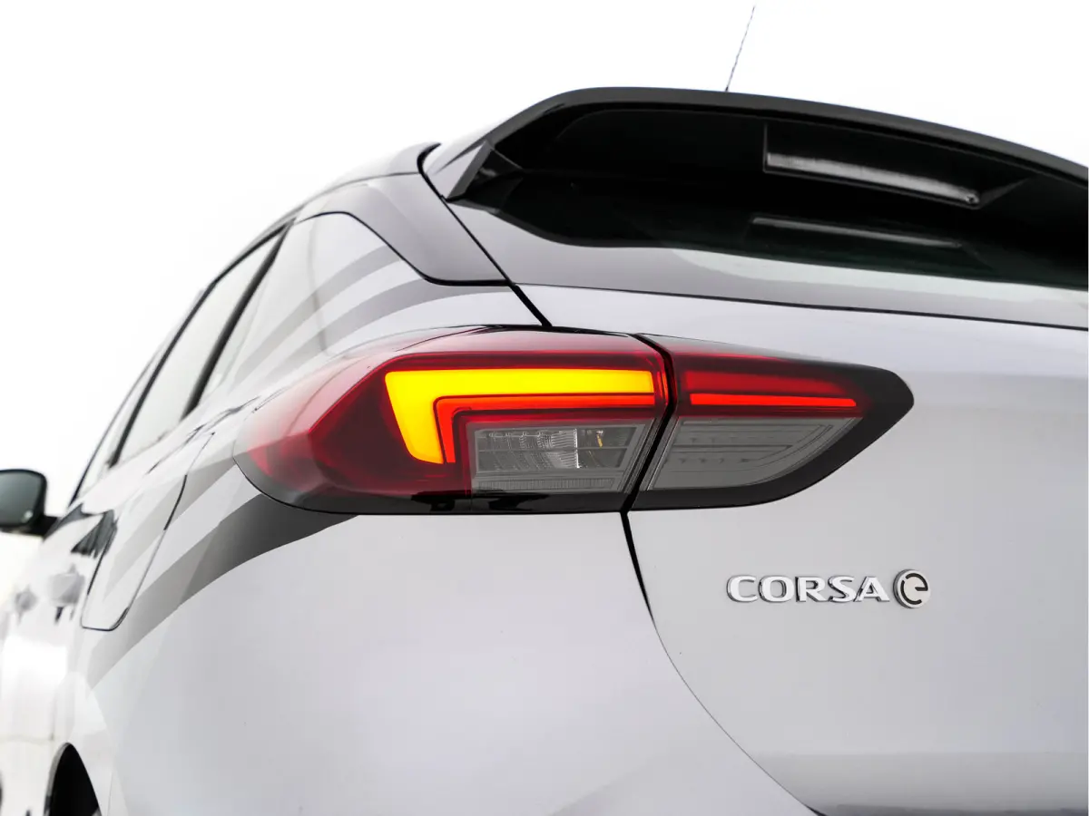 GS-Line Bitter-Edition 50 kWh [ 3-Fase ] (INCL-BTW) Aut.* HEATPUMP | LEATHER-MICROFIBRE | ADAPTIVE-CRUISE | CARPLAY | CCS-FASTLOADER | FULL-LED | HEATED-SPORTSEATS | DAB+ | ECC | LANE-ASSIST