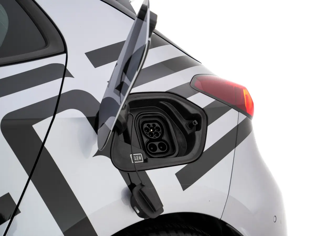 GS-Line Bitter-Edition 50 kWh [ 3-Fase ] (INCL-BTW) Aut.* HEATPUMP | LEATHER-MICROFIBRE | ADAPTIVE-CRUISE | CARPLAY | CCS-FASTLOADER | FULL-LED | HEATED-SPORTSEATS | DAB+ | ECC | LANE-ASSIST
