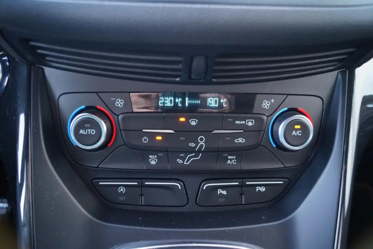 1.5 EcoBoost 120pk ST Line -NAVI-ECC-PDC-