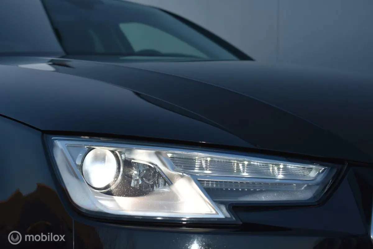 2.0 TFSI AUT. Sport Mythosschwarz 19" LMV Stoelverwarming Privacyglass Mooie auto!