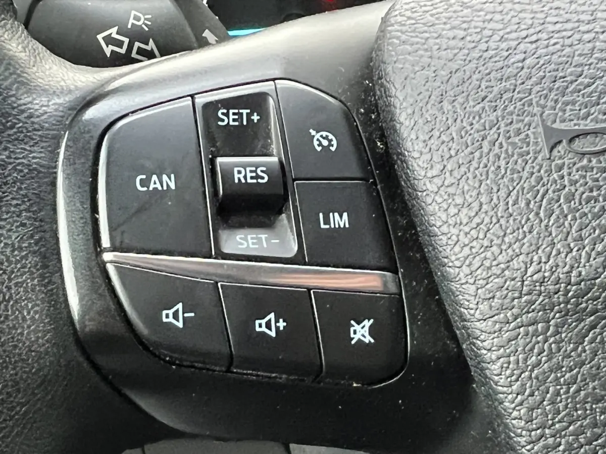 280 2.0 TDCI L1H1 Trend | Cruise Control | Parkeersensoren Voor en Achter | DAB | Airco | SideBars |