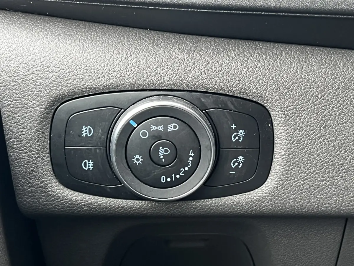 280 2.0 TDCI L1H1 Trend | Cruise Control | Parkeersensoren Voor en Achter | DAB | Airco | SideBars |