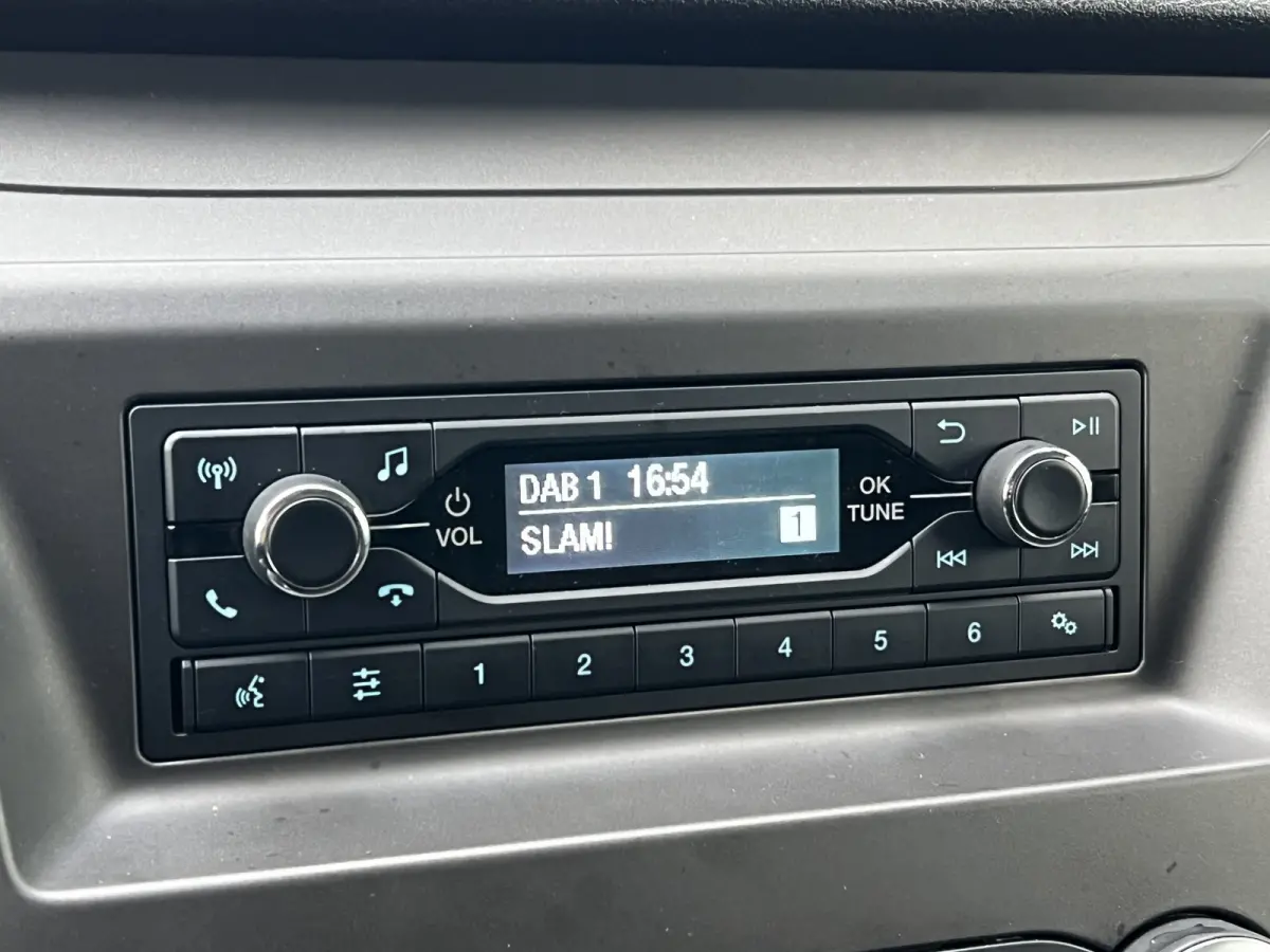 280 2.0 TDCI L1H1 Trend | Cruise Control | Parkeersensoren Voor en Achter | DAB | Airco | SideBars |