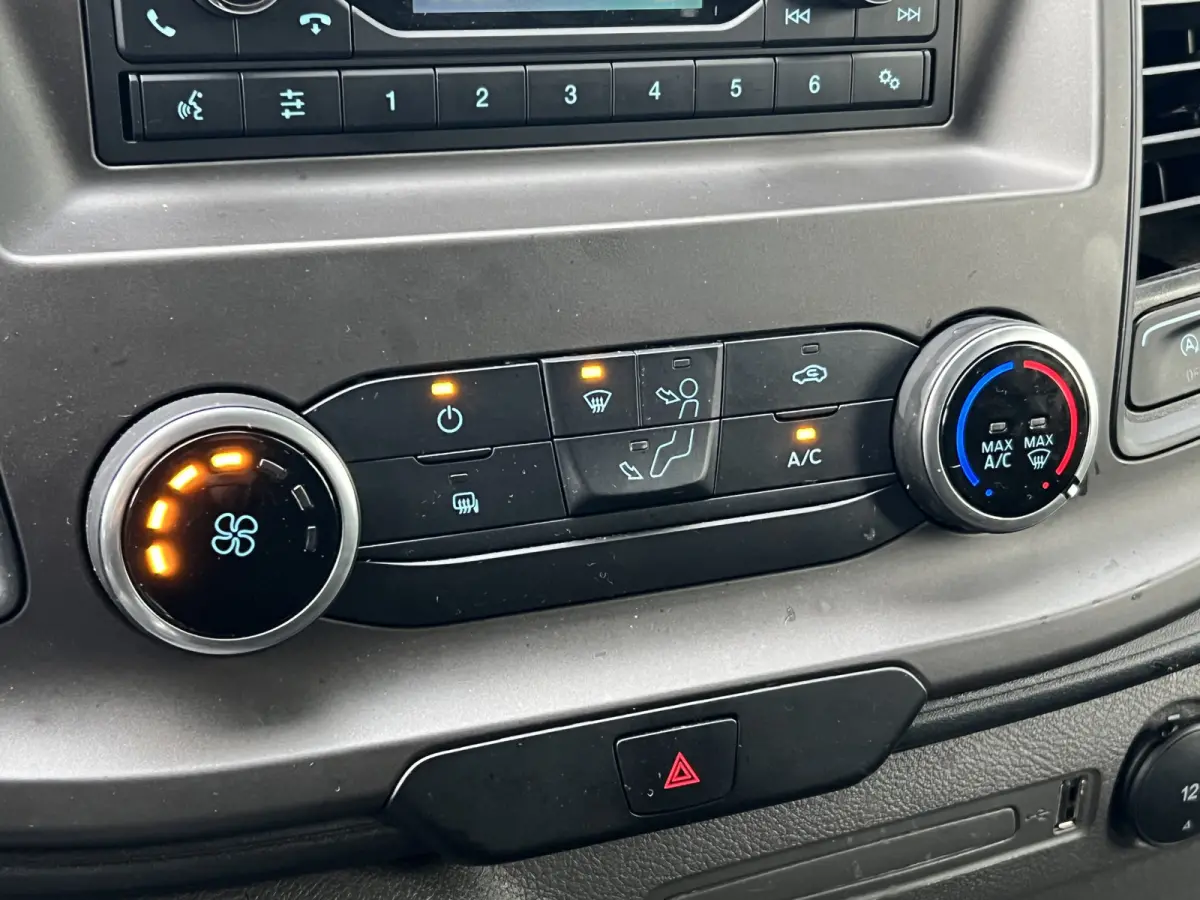 280 2.0 TDCI L1H1 Trend | Cruise Control | Parkeersensoren Voor en Achter | DAB | Airco | SideBars |