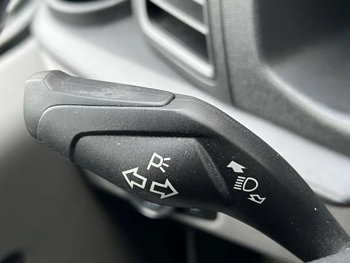 280 2.0 TDCI L1H1 Trend | Cruise Control | Parkeersensoren Voor en Achter | DAB | Airco | SideBars |