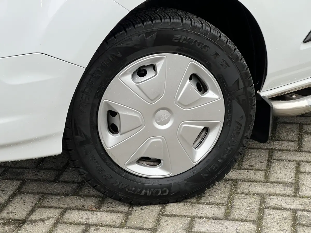 280 2.0 TDCI L1H1 Trend | Cruise Control | Parkeersensoren Voor en Achter | DAB | Airco | SideBars |