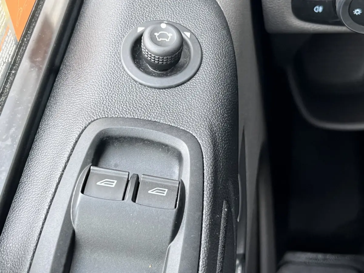 280 2.0 TDCI L1H1 Trend | Cruise Control | Parkeersensoren Voor en Achter | DAB | Airco | SideBars |