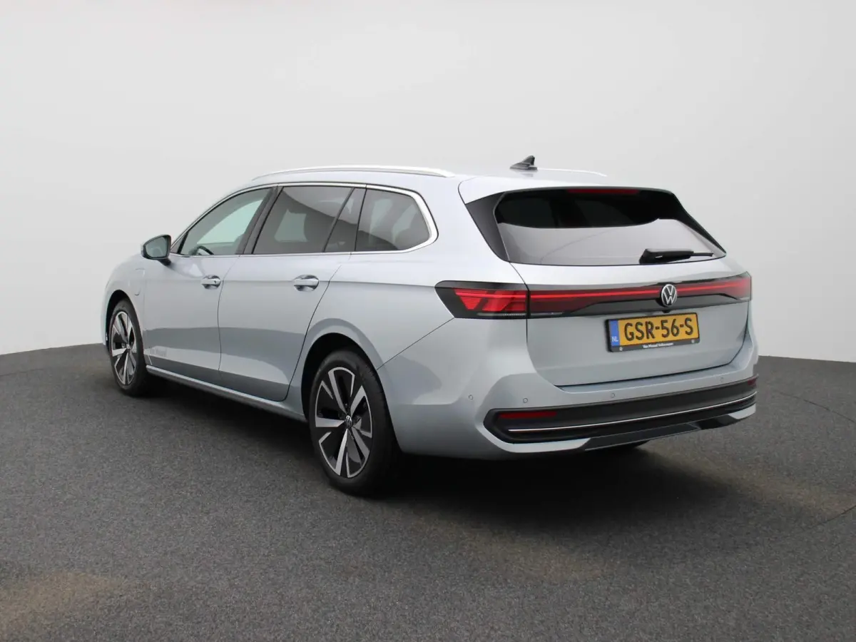 1.5 eHybrid Business 204 PK DSG | Apple Carplay | Dodehoek detectie | Grootlicht assistent | Parkeersensoren | Multimedia pakket | Regensensor | Start/stop systeem | Keyless | Massagefunctie