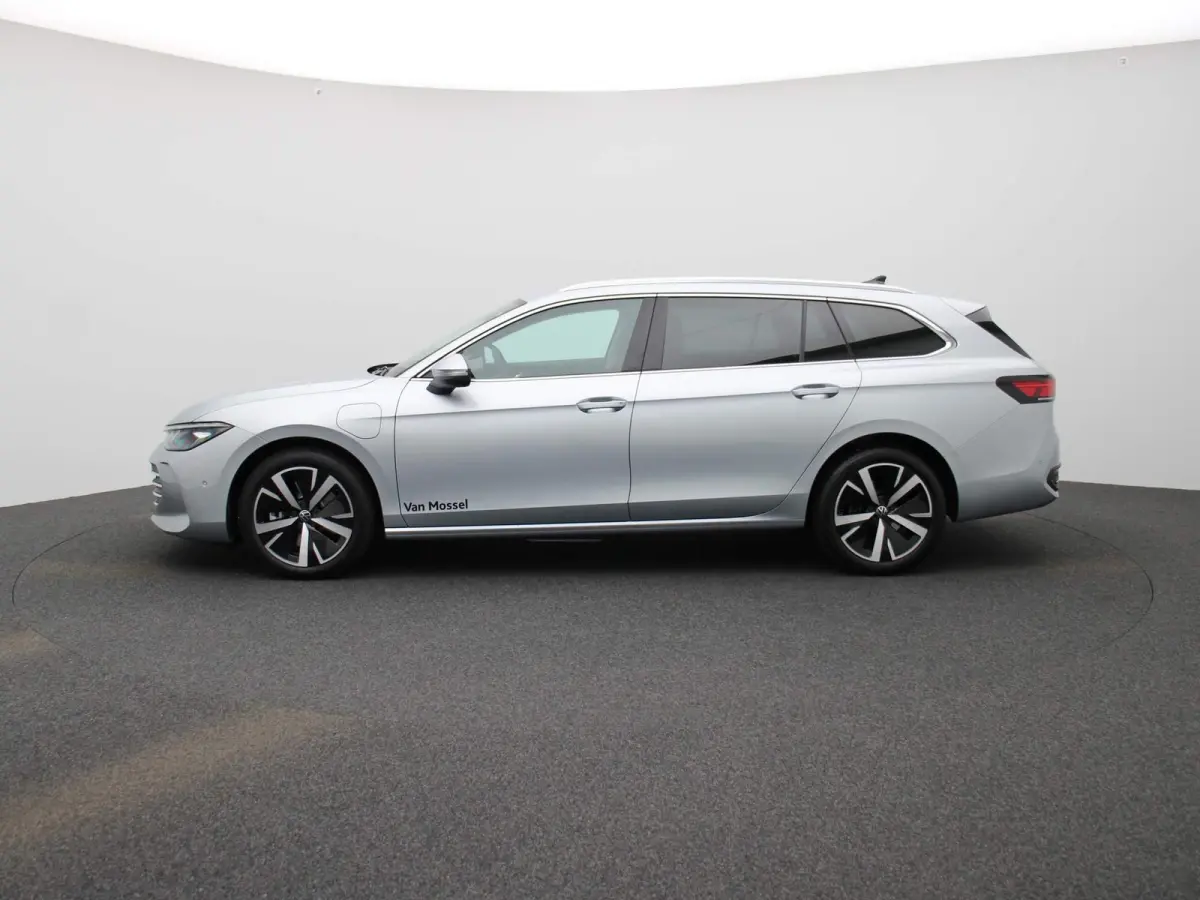 1.5 eHybrid Business 204 PK DSG | Apple Carplay | Dodehoek detectie | Grootlicht assistent | Parkeersensoren | Multimedia pakket | Regensensor | Start/stop systeem | Keyless | Massagefunctie