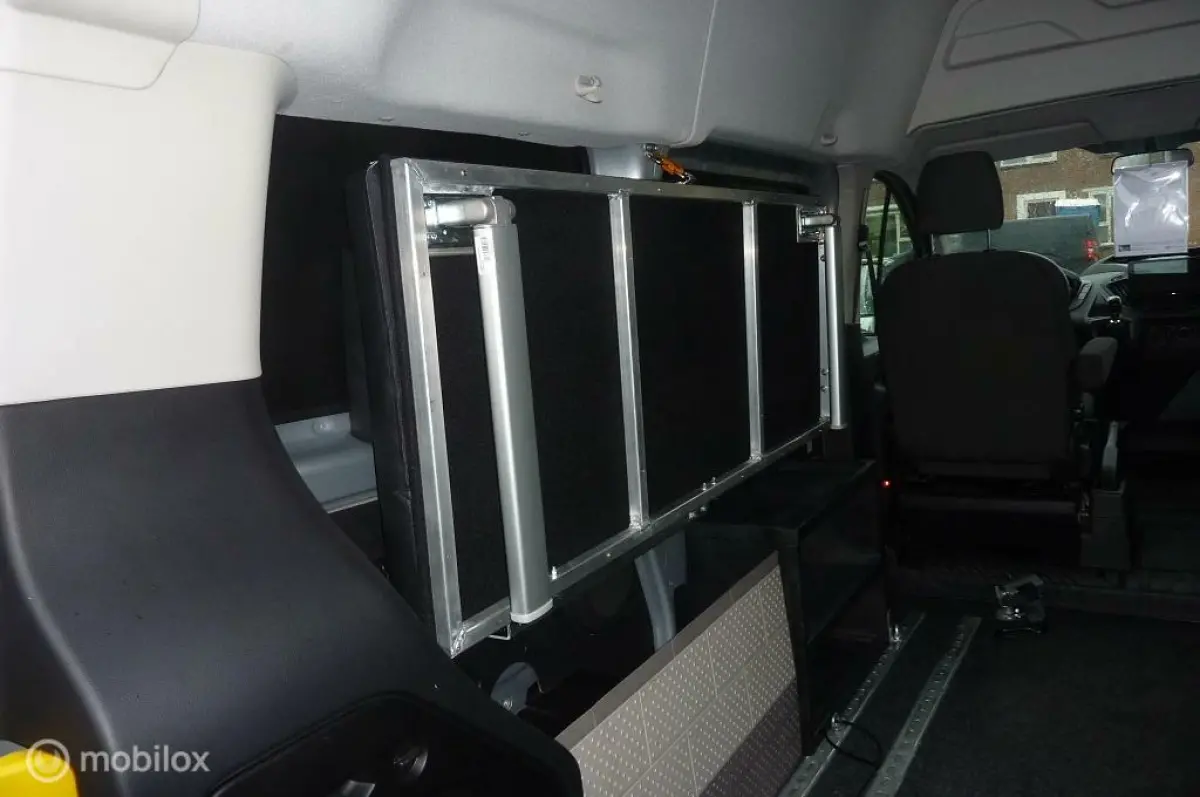 270 2.2 TDCI L1H1 Ambiente Rolstoelbus met opklapbed