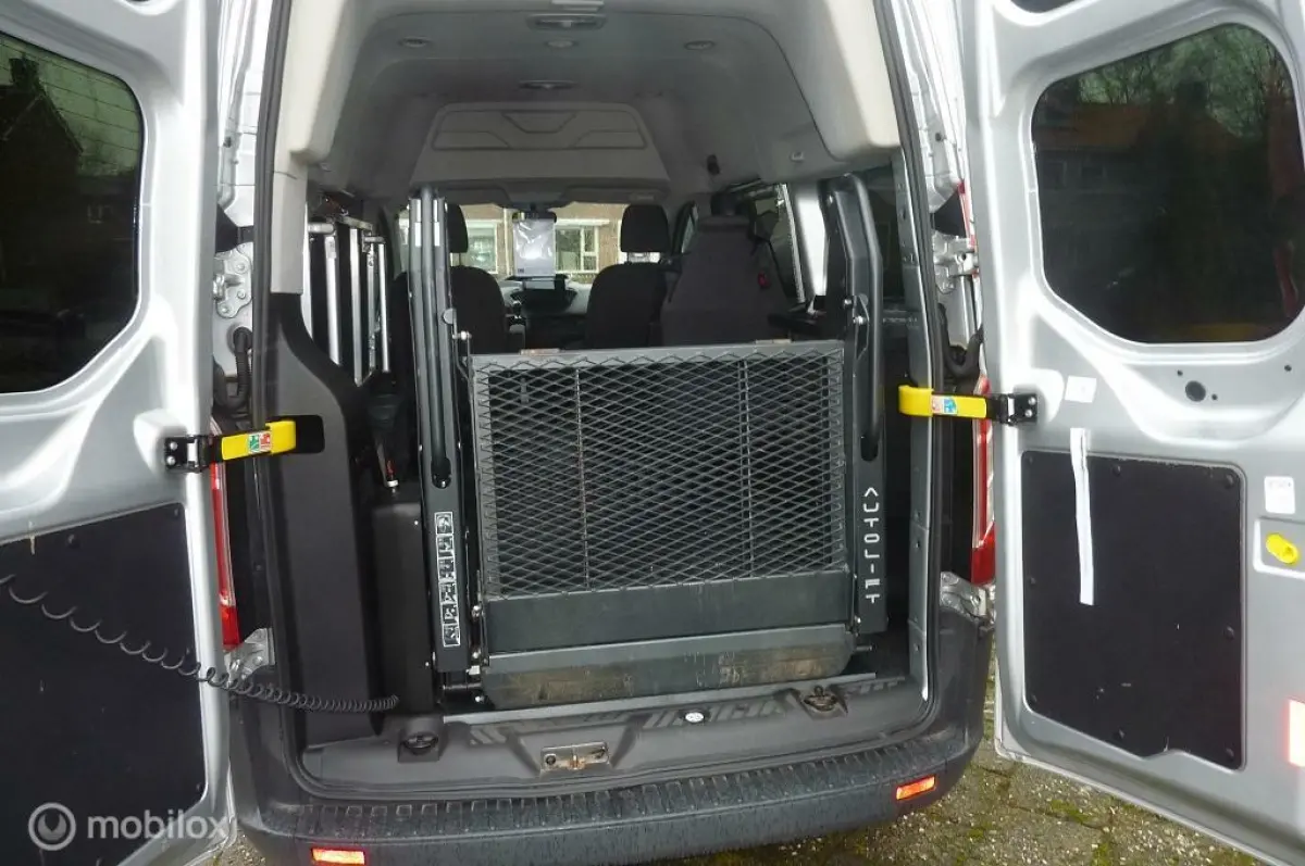 270 2.2 TDCI L1H1 Ambiente Rolstoelbus met opklapbed