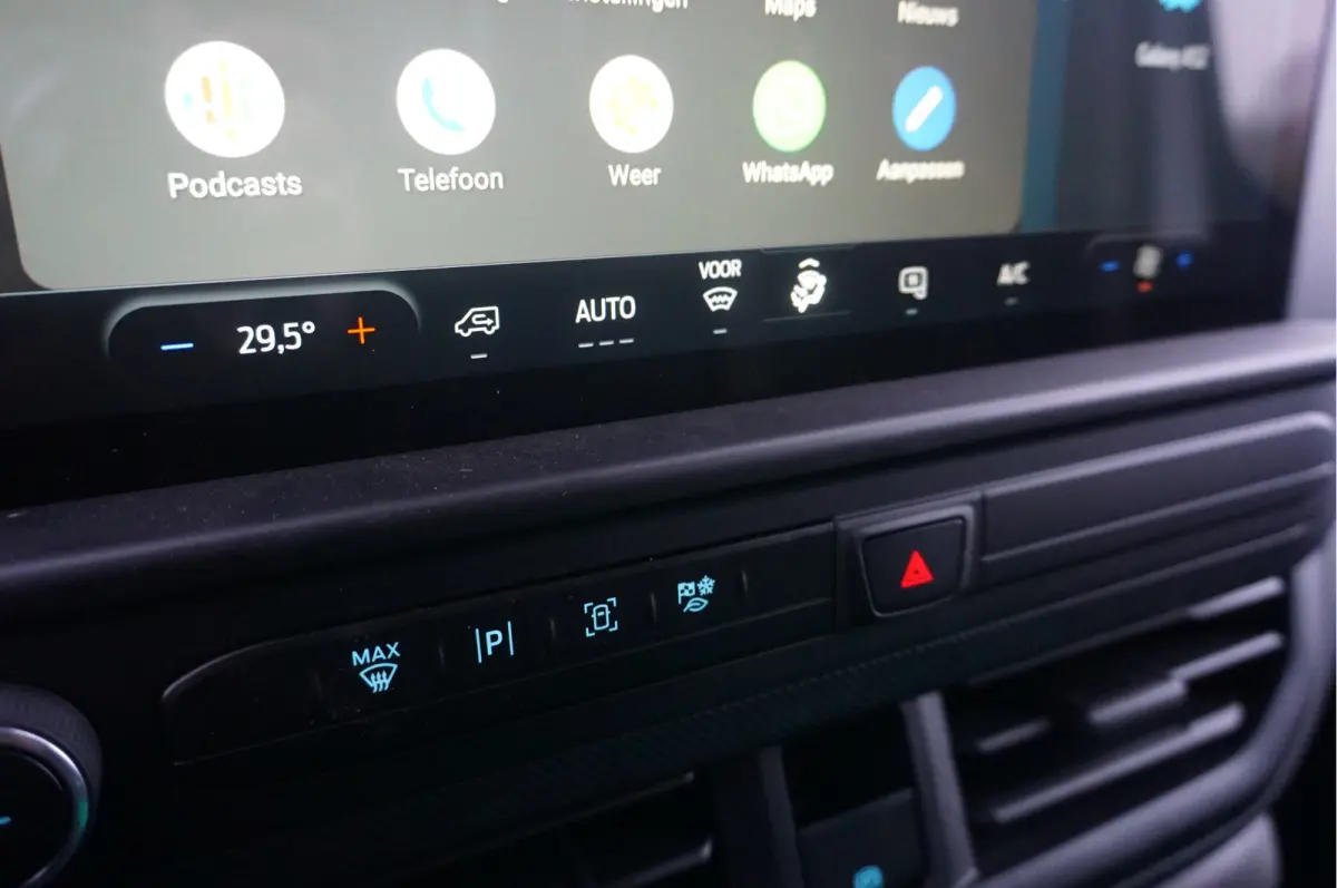 300L 136PK Trend BPM VRIJ!! 13" Sync Scherm incl. Apple CP/ Android A, Cam, LED!! NR. 202