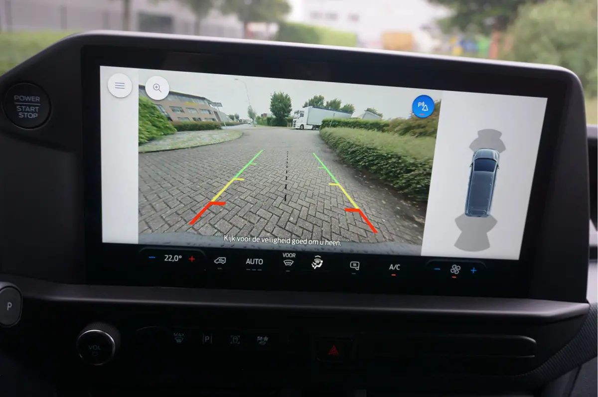 300L 136PK Trend BPM VRIJ!! 13" Sync Navi, Cam, Adap. Cruise!! NR. 822