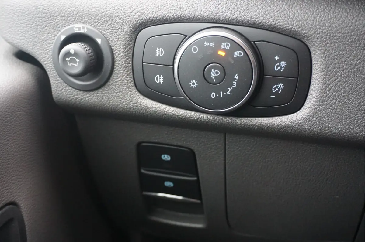 350L 130PK L3H2 LDT BPM VRIJ!! 10" Navi, 360° Cam, Adap. Cruise, LM Velgen!! NR. 776