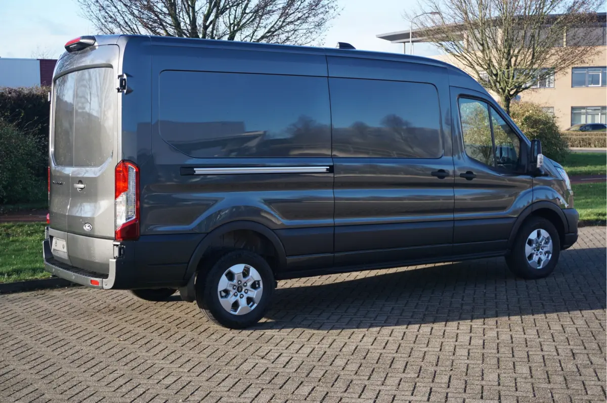 350L 130PK L3H2 LDT BPM VRIJ!! 10" Navi, 360° Cam, Adap. Cruise, LM Velgen!! NR. 776