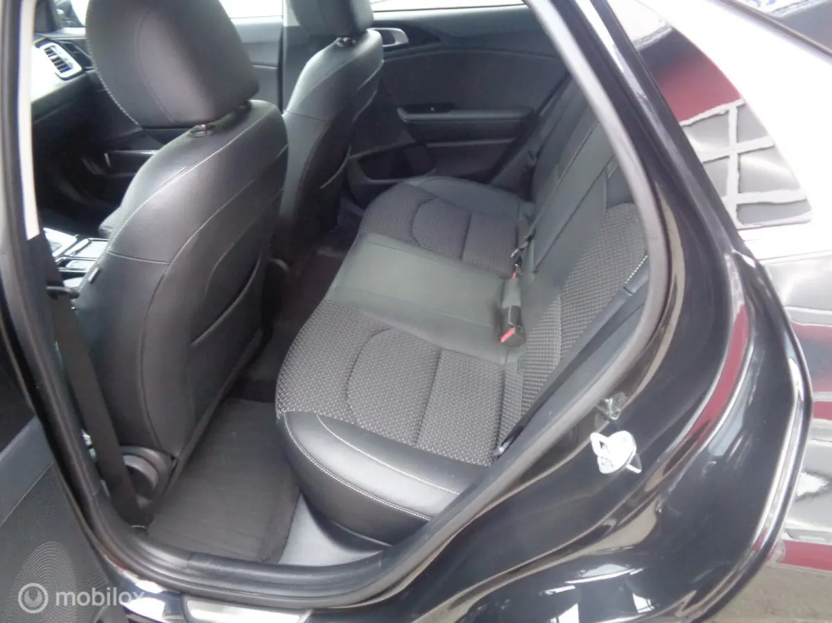 1.4 T-GDi Executive/AUTOMAAT/Navi/Panoramadak/Half Leer/18''Lm/Trekhaak/JBL-sound/1st eig