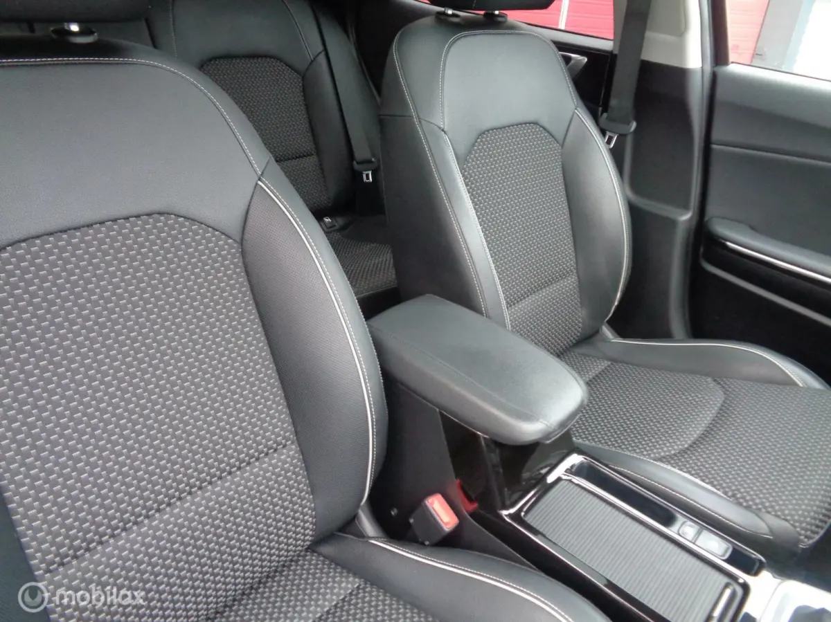 1.4 T-GDi Executive/AUTOMAAT/Navi/Panoramadak/Half Leer/18''Lm/Trekhaak/JBL-sound/1st eig