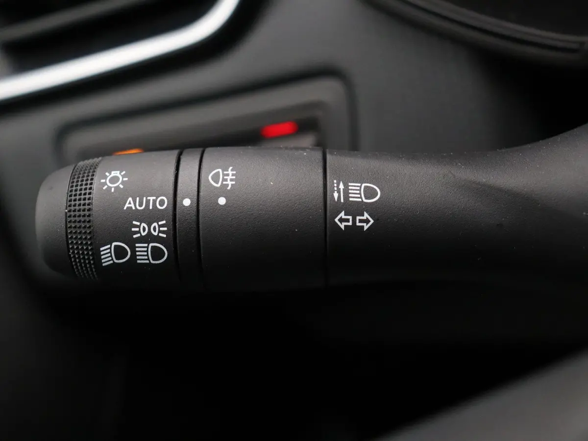 1.0T MT Intense+ | 8 jaar garantie | Stoel- en stuurwielverwarming | Adaptieve cruise control |
