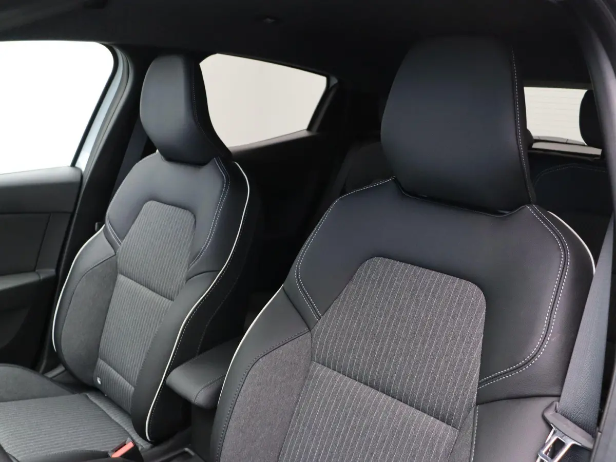 1.0T MT Intense+ | 8 jaar garantie | Stoel- en stuurwielverwarming | Adaptieve cruise control |