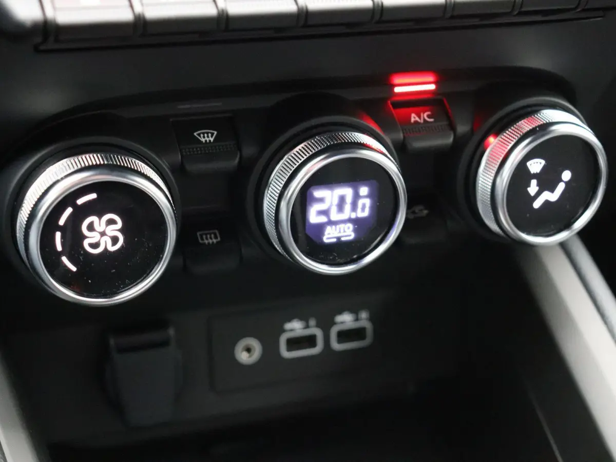 1.0T MT Intense+ | 8 jaar garantie | Stoel- en stuurwielverwarming | Adaptieve cruise control |