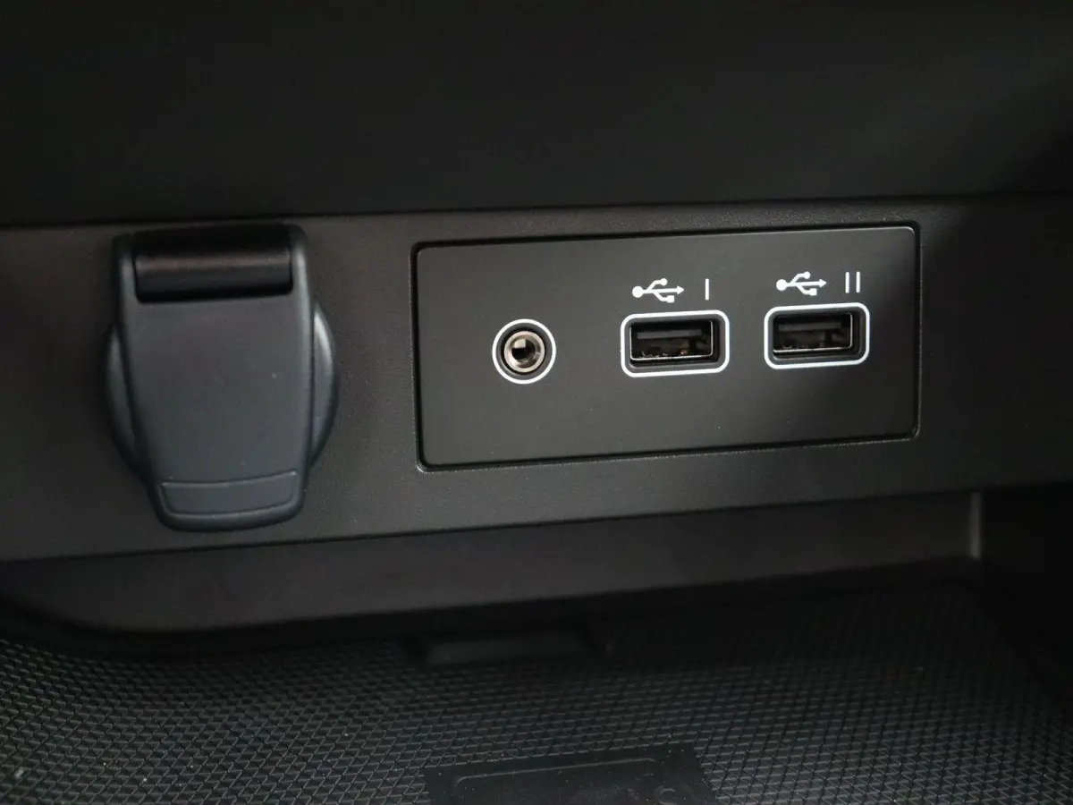 1.0T MT Intense+ | 8 jaar garantie | Stoel- en stuurwielverwarming | Adaptieve cruise control |
