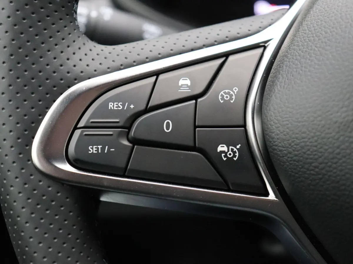 1.0T MT Intense+ | 8 jaar garantie | Stoel- en stuurwielverwarming | Adaptieve cruise control |