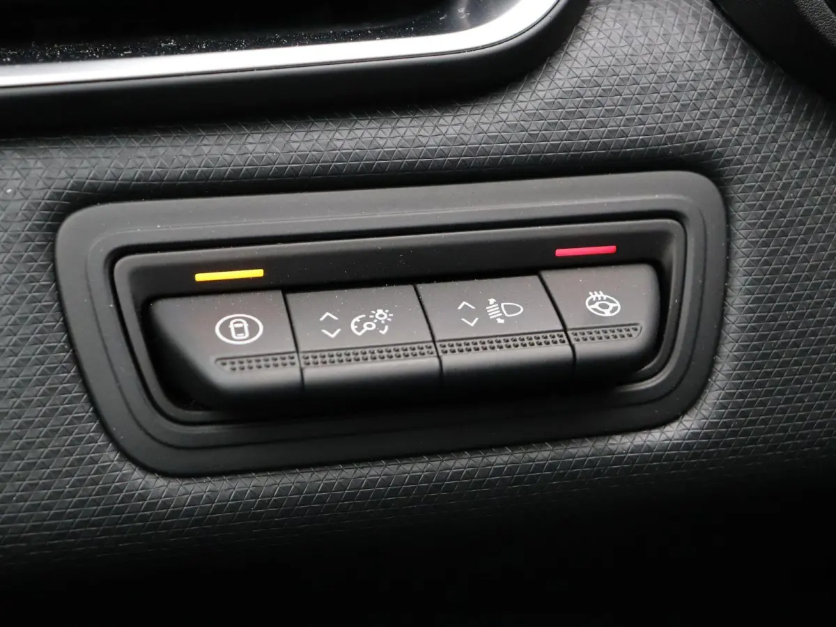 1.0T MT Intense+ | 8 jaar garantie | Stoel- en stuurwielverwarming | Adaptieve cruise control |