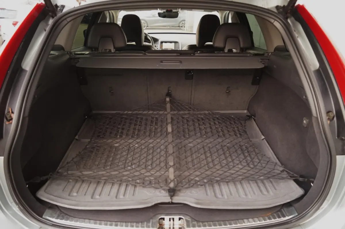 2.0 D3 150pk Automaat Momentum -LEER-NAVI-