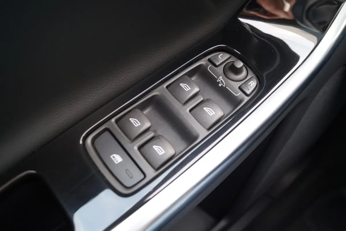 2.0 D3 150pk Automaat Momentum -LEER-NAVI-