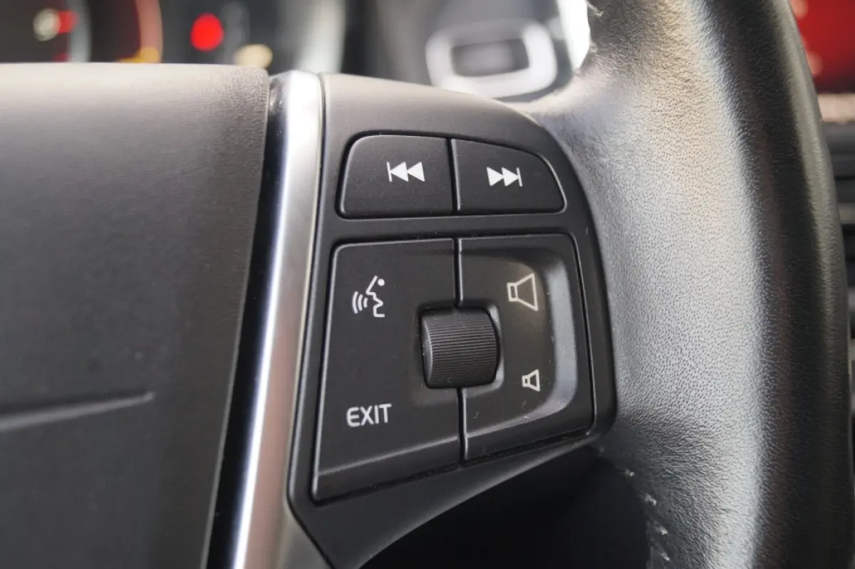2.0 D3 150pk Automaat Momentum -LEER-NAVI-