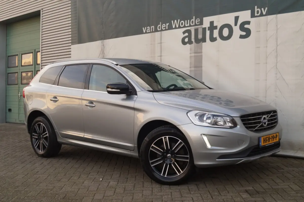2.0 D3 150pk Automaat Momentum -LEER-NAVI-