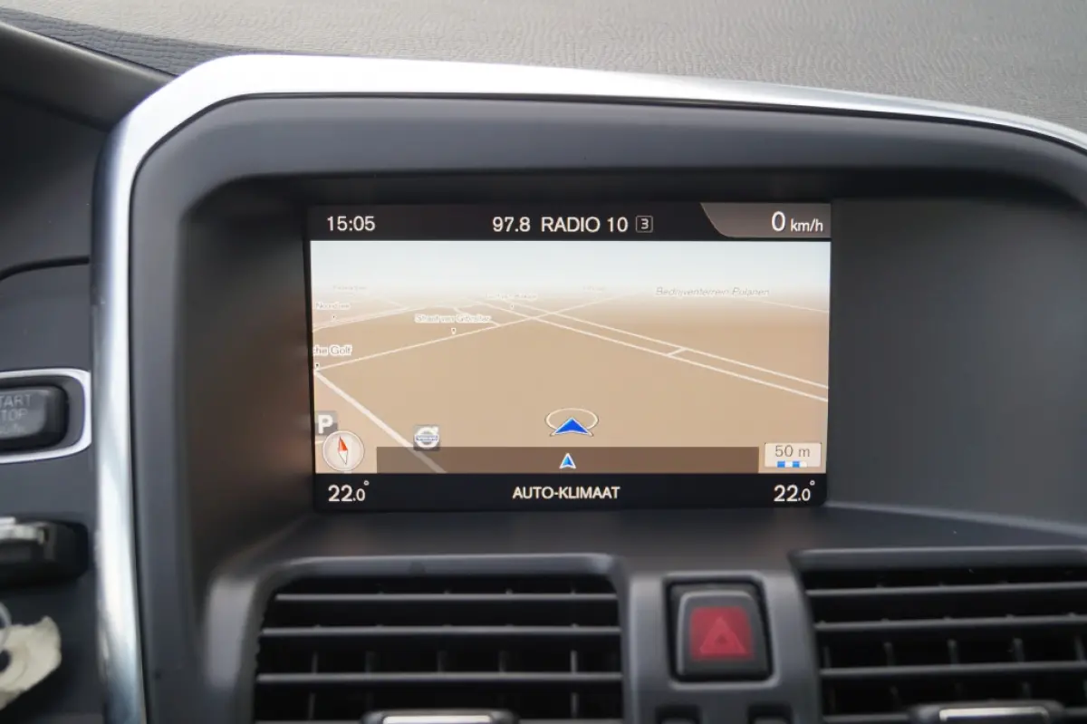 2.0 D3 150pk Automaat Momentum -LEER-NAVI-