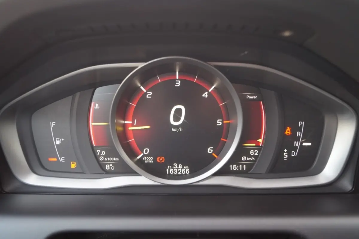 2.0 D3 150pk Automaat Momentum -LEER-NAVI-