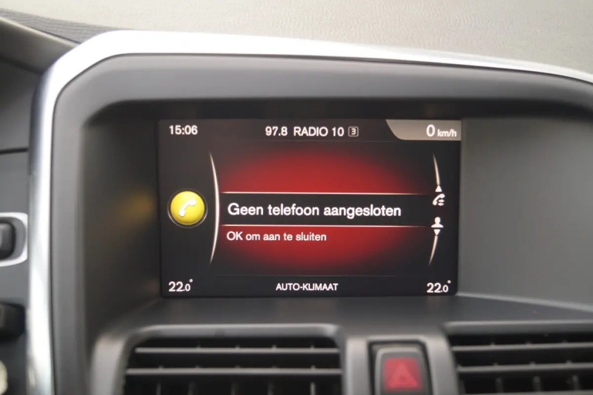 2.0 D3 150pk Automaat Momentum -LEER-NAVI-