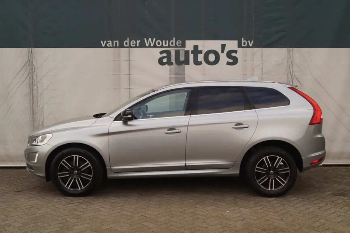 2.0 D3 150pk Automaat Momentum -LEER-NAVI-
