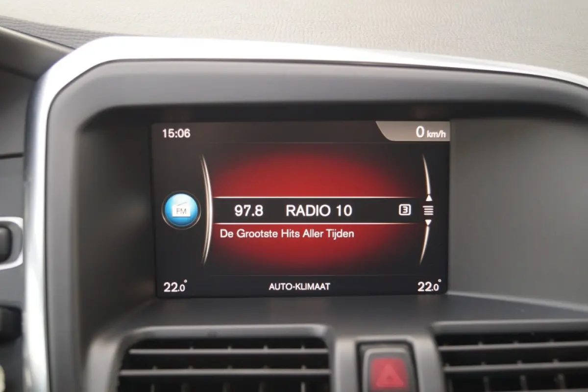 2.0 D3 150pk Automaat Momentum -LEER-NAVI-