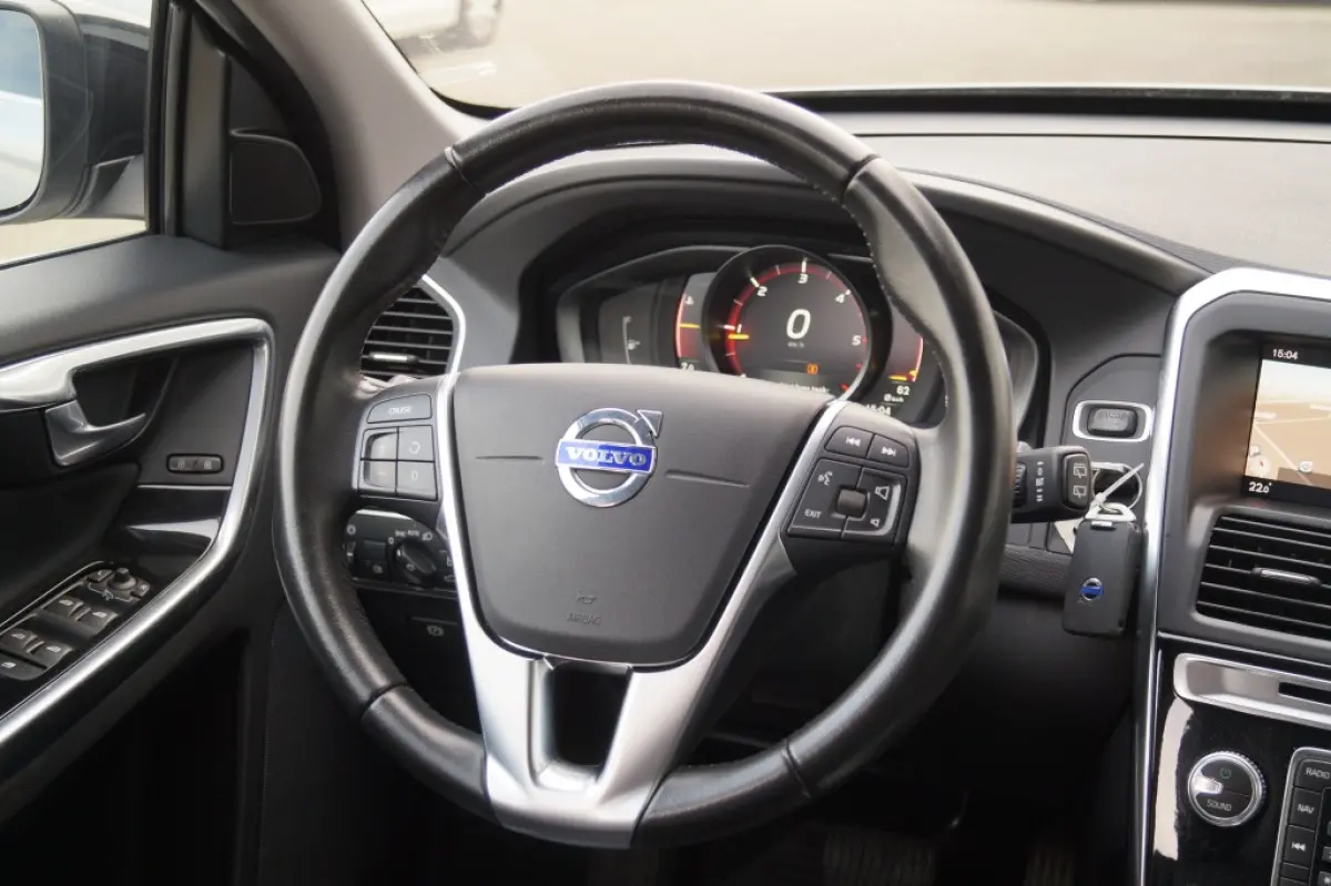 2.0 D3 150pk Automaat Momentum -LEER-NAVI-