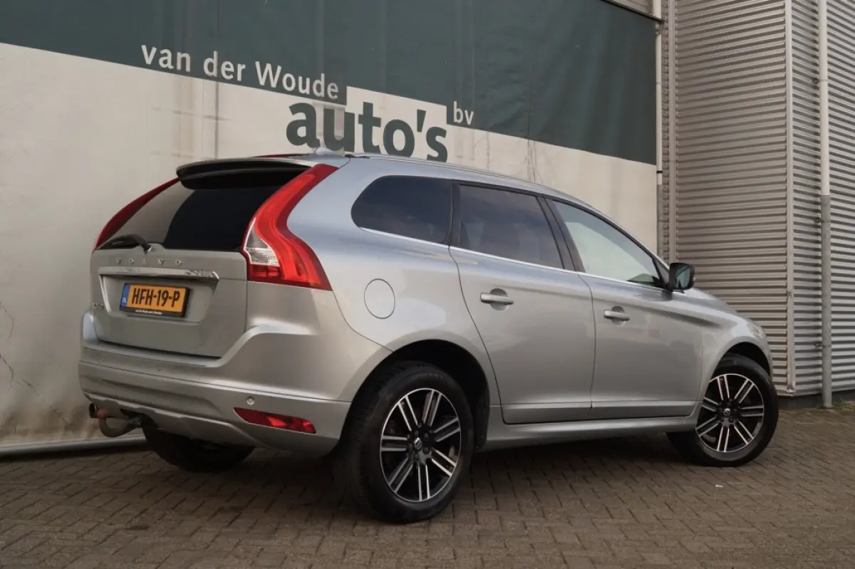 2.0 D3 150pk Automaat Momentum -LEER-NAVI-