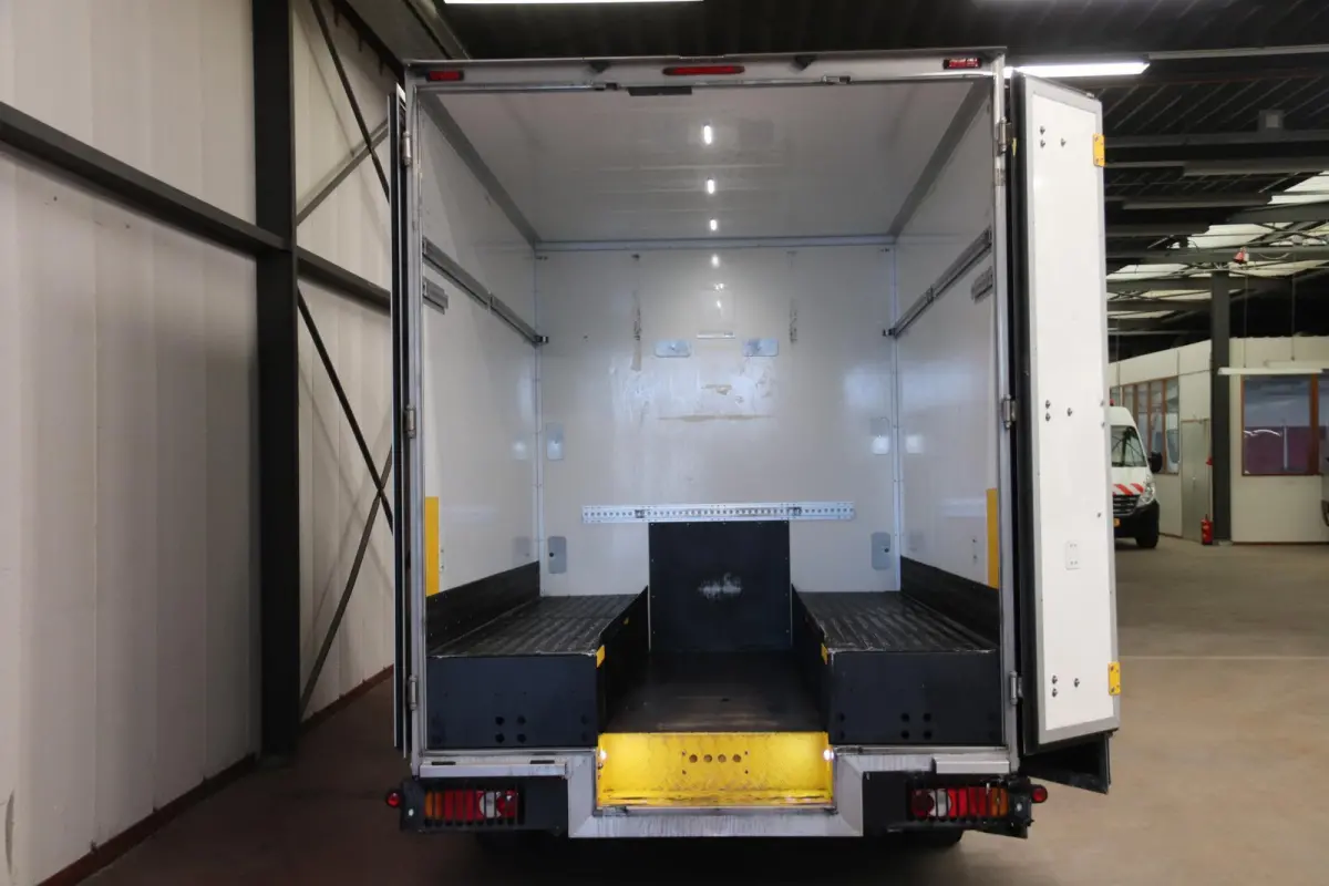 T35 2.3 dCi 170PK AUTOMAAT PAARDENWAGEN LOWLINER VERKOOPWAGEN