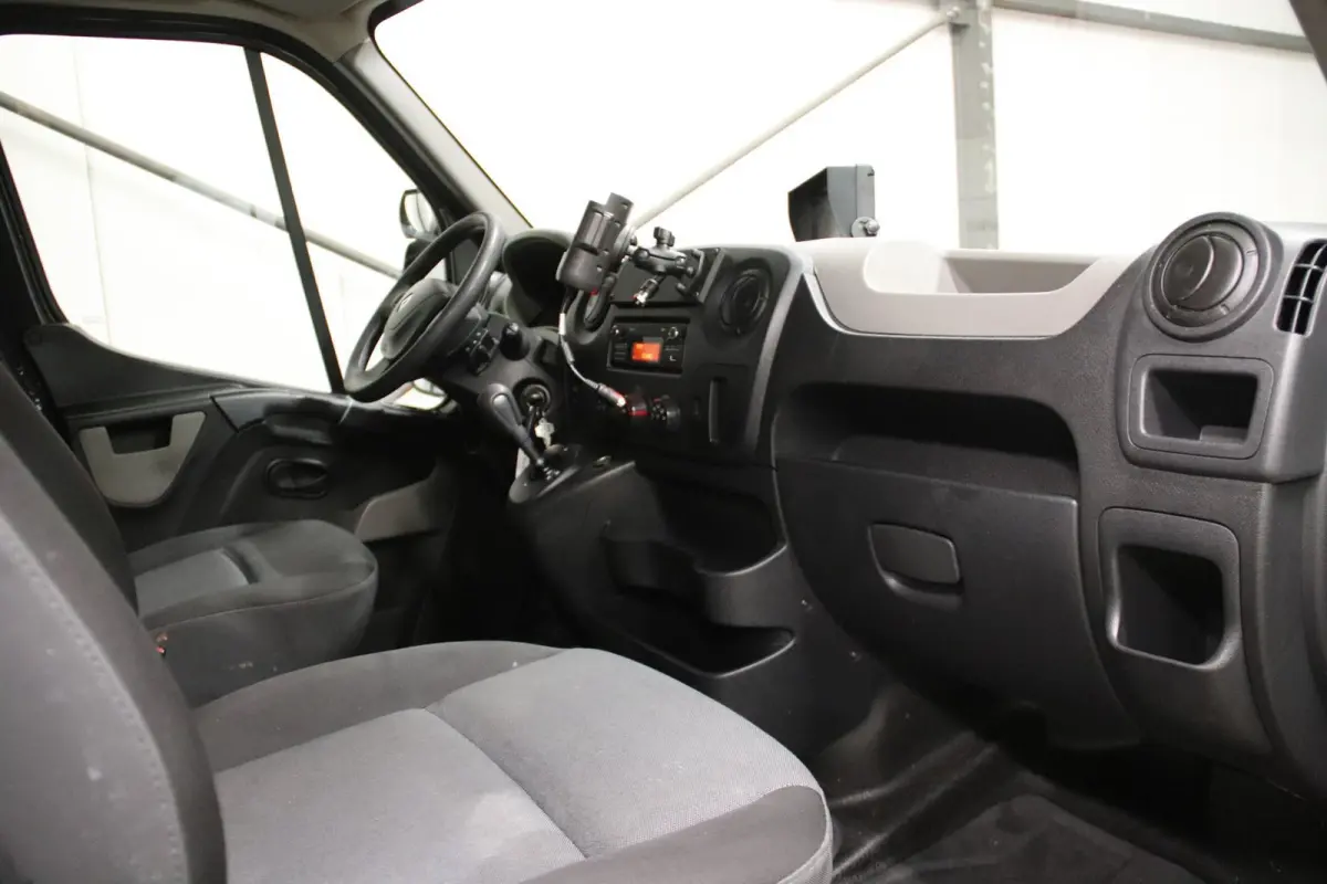 T35 2.3 dCi 170PK AUTOMAAT PAARDENWAGEN LOWLINER VERKOOPWAGEN