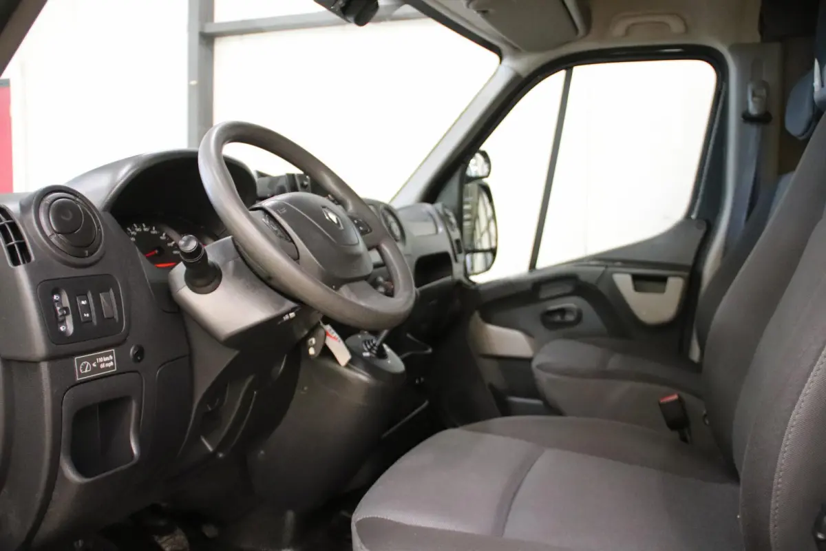 2.3 dCi 170PK AUTOMAAT LOWLINER VERKOOPWAGEN