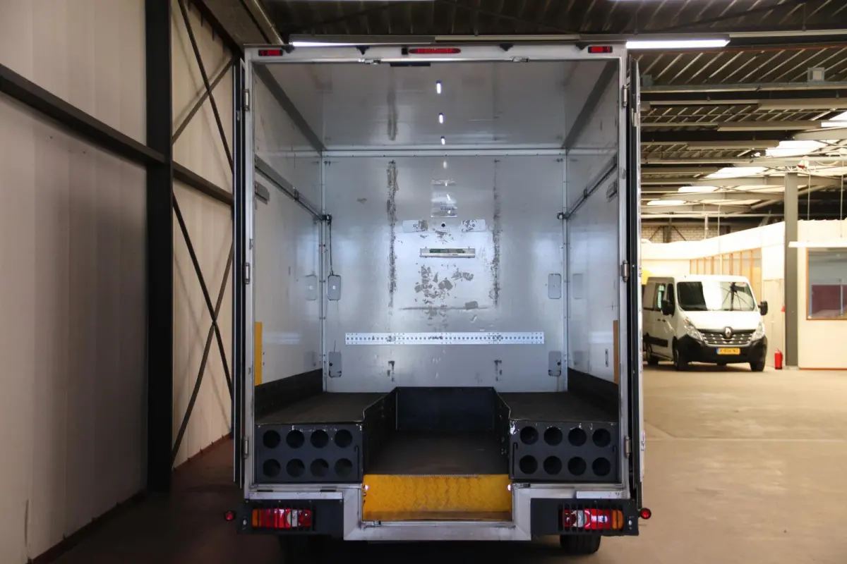 2.3 dCi 170PK AUTOMAAT LOWLINER VERKOOPWAGEN